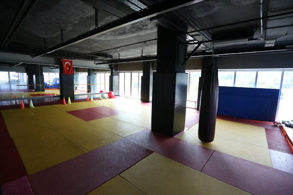 İBB Küçükçekmece Halkalı Yüzme Havuzu